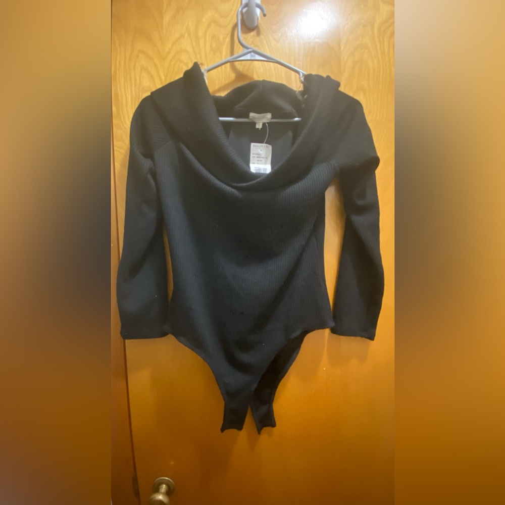 off the shoulder Long sleeve